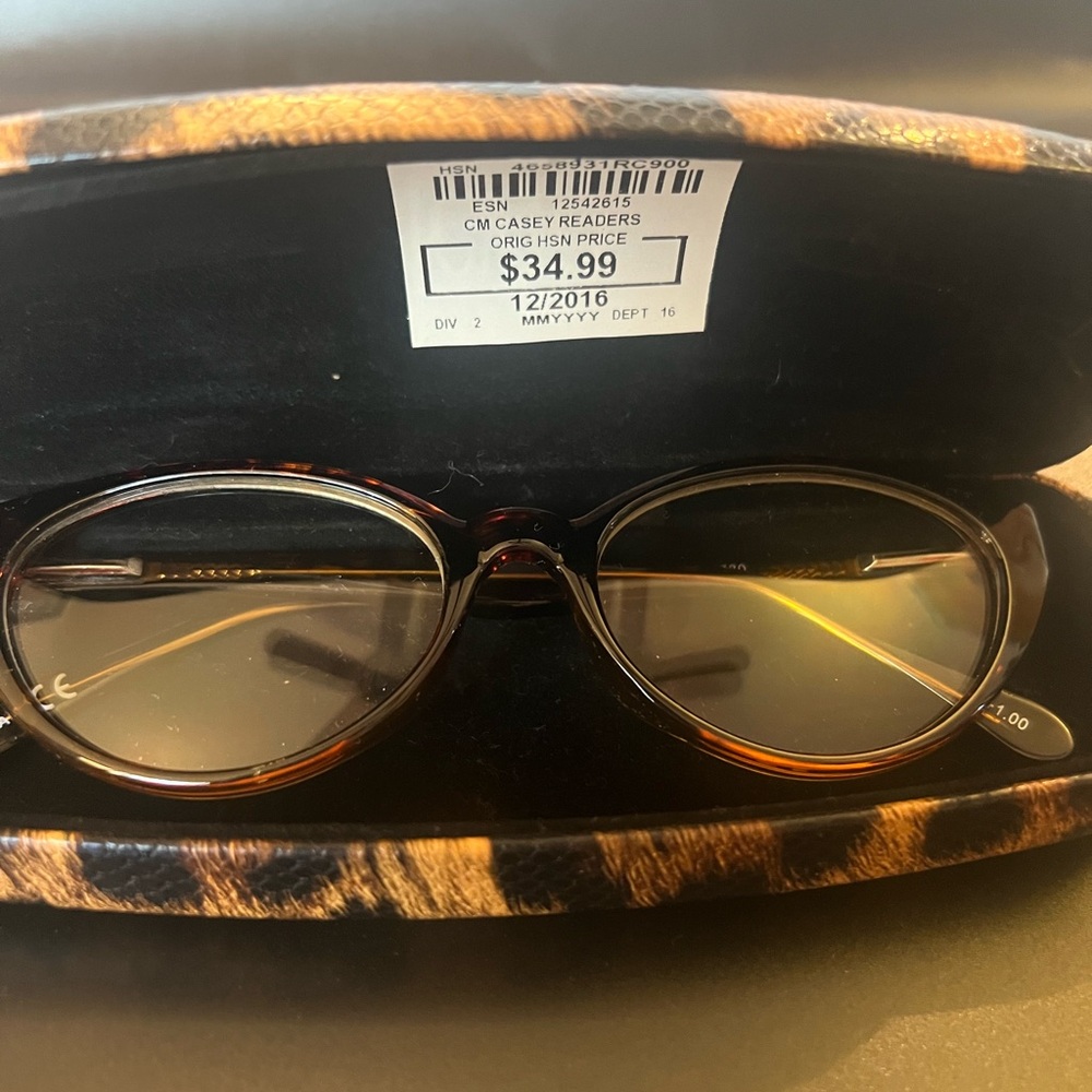 CM Casey reading glasses with case - power + 1 - NWT